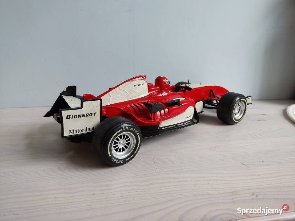 Model samochodu wyścigowego Bolid Formuły 1 Głuchołazy