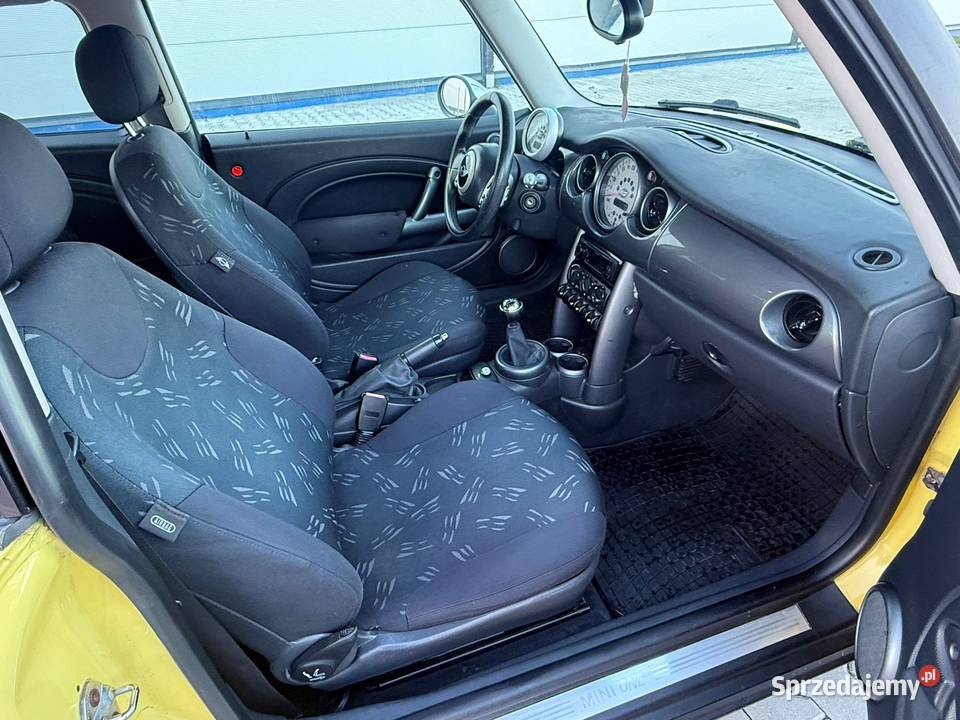 Mini One 16 benzyna 2004 r 144 000 Żółty Hatchback Olsztyn