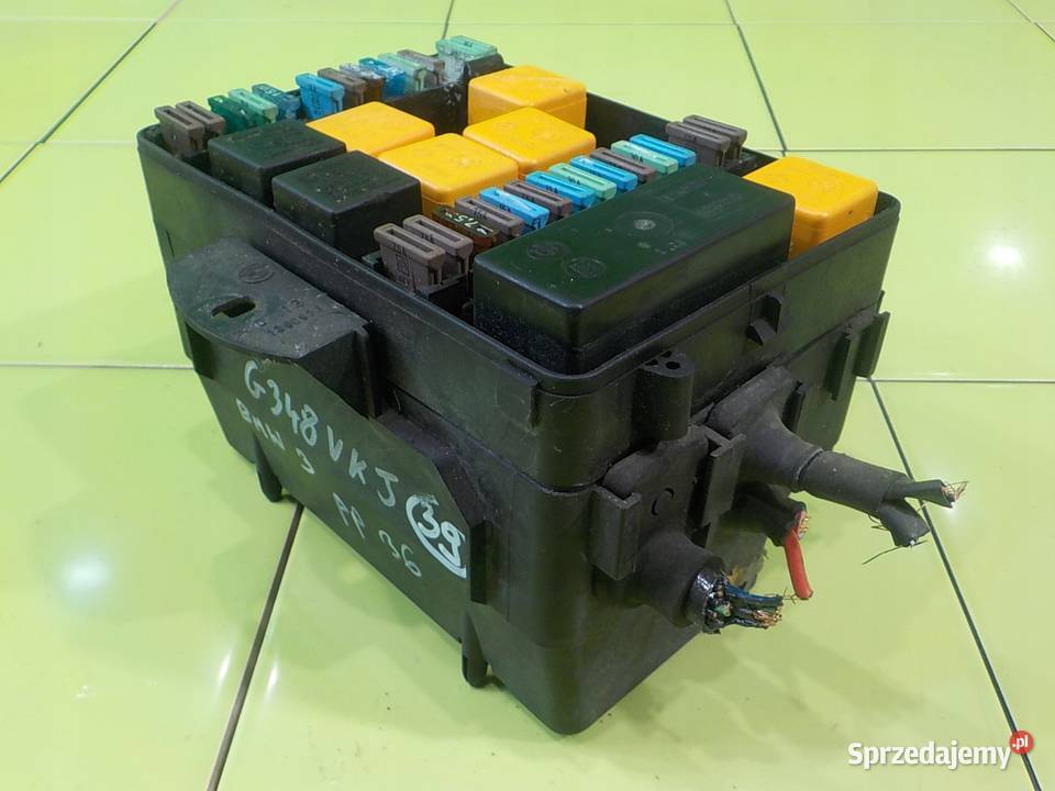 BMW 3 E30 25 B 89r KOMBI skrzynka bezpiecznikow Skrzynki bezpieczników