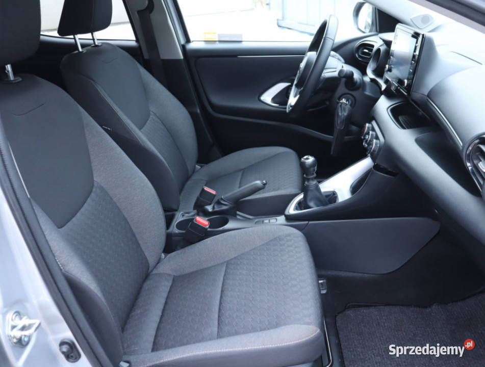 Toyota Yaris 15 VVTi asystent pasa ruchu