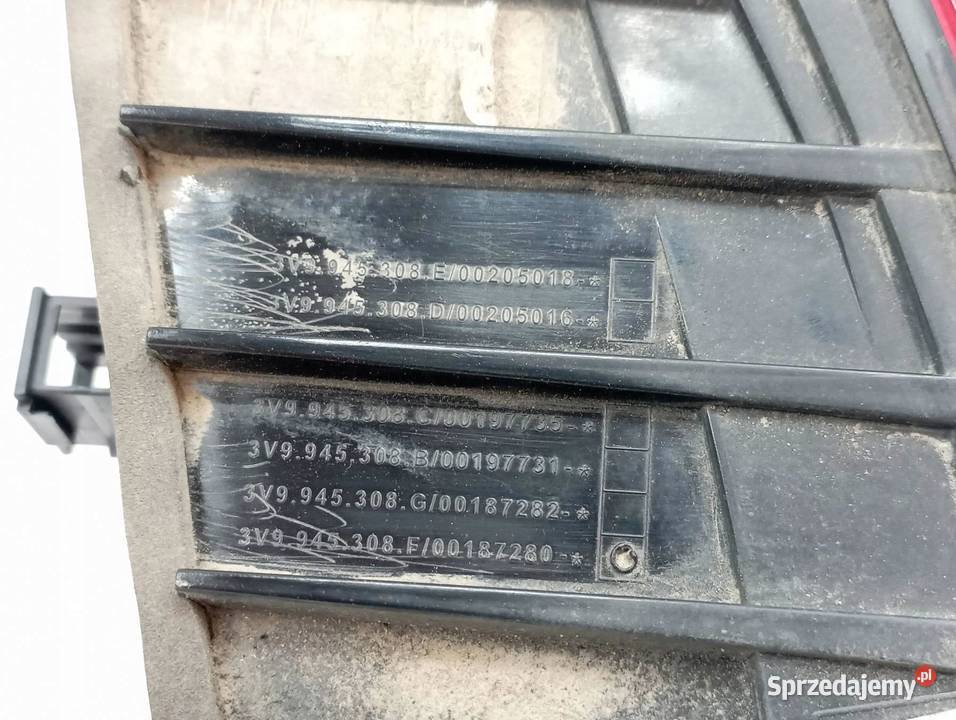 LAMPA TYŁ W KLAPĘ PRAWA KOMBI Skoda Superb III