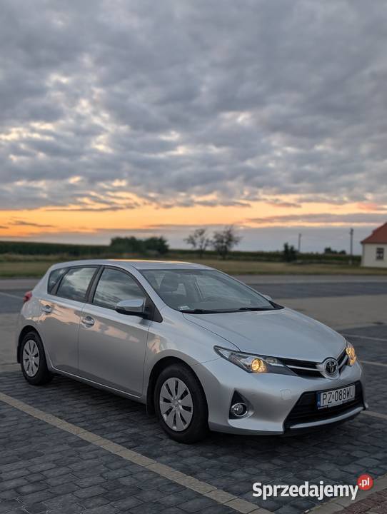 Toyota Auris II 133 VVTi 2014 r Salon Polska Gostyń