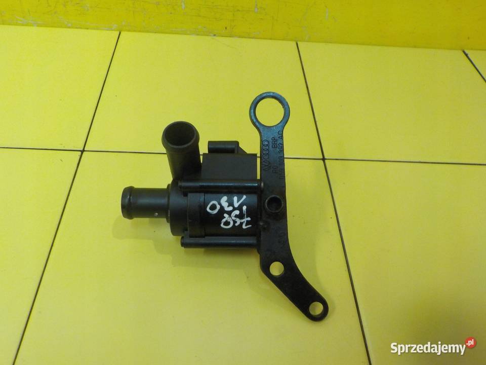 AUDI A5 A4 B8 27 TDI 10r 190 CGK pompa wody