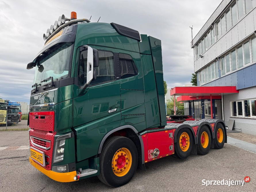 Ciagnik siodlowy 8x4 do ciezkiego transportu Rok produkcji 2015 Warszawa