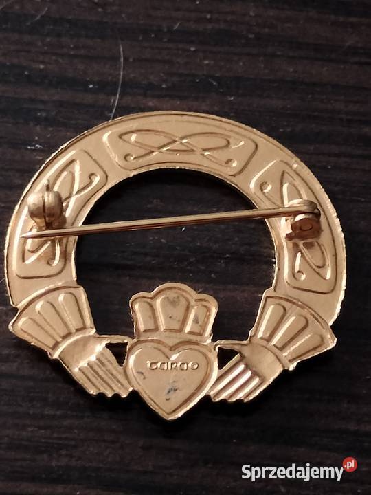 Śliczna broszka serce w dłoniach platerowana Choszczno