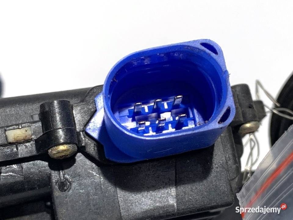 ZAMEK DRZWI PRAWY TYŁ VW POLO IV 9N Hatchback