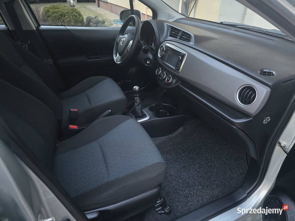 Toyota Yaris 133 VVTi 99 117 piękny pistacjowy Rok produkcji 2012 Yaris mazowieckie Karczew