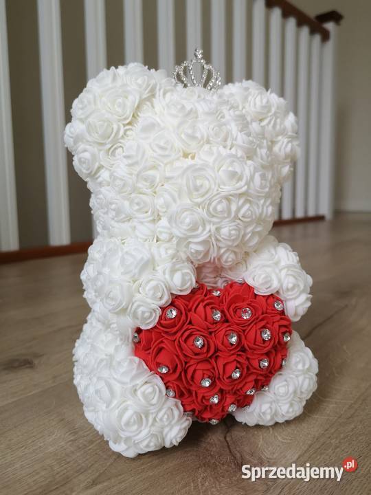 Miś z róż piankowych z diamentowym sercem wys25 Rękodzieło