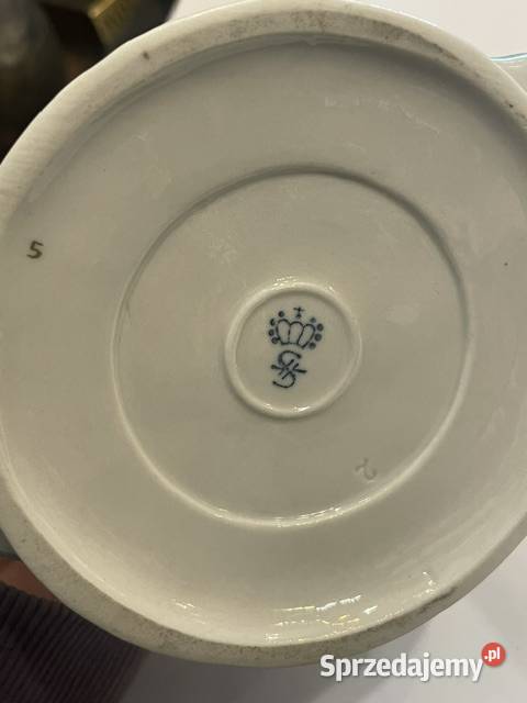 Porcelanowa figurka Sitzendorf elegancka Kraków