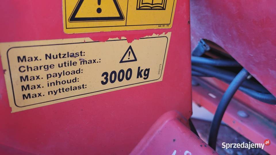 Rozsiewacz nawozu KUHN AXERAH1101 nieuszkodzony Zaklików sprzedam