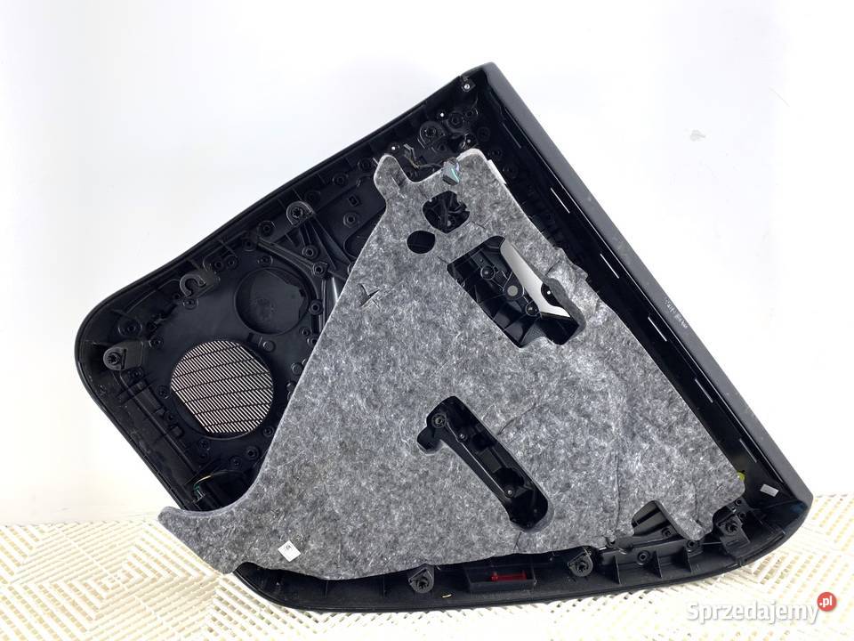 BOCZEK DRZWI LEWY TYŁ AUDI Q8 SUV TAPICERKA osobowe sprzedam