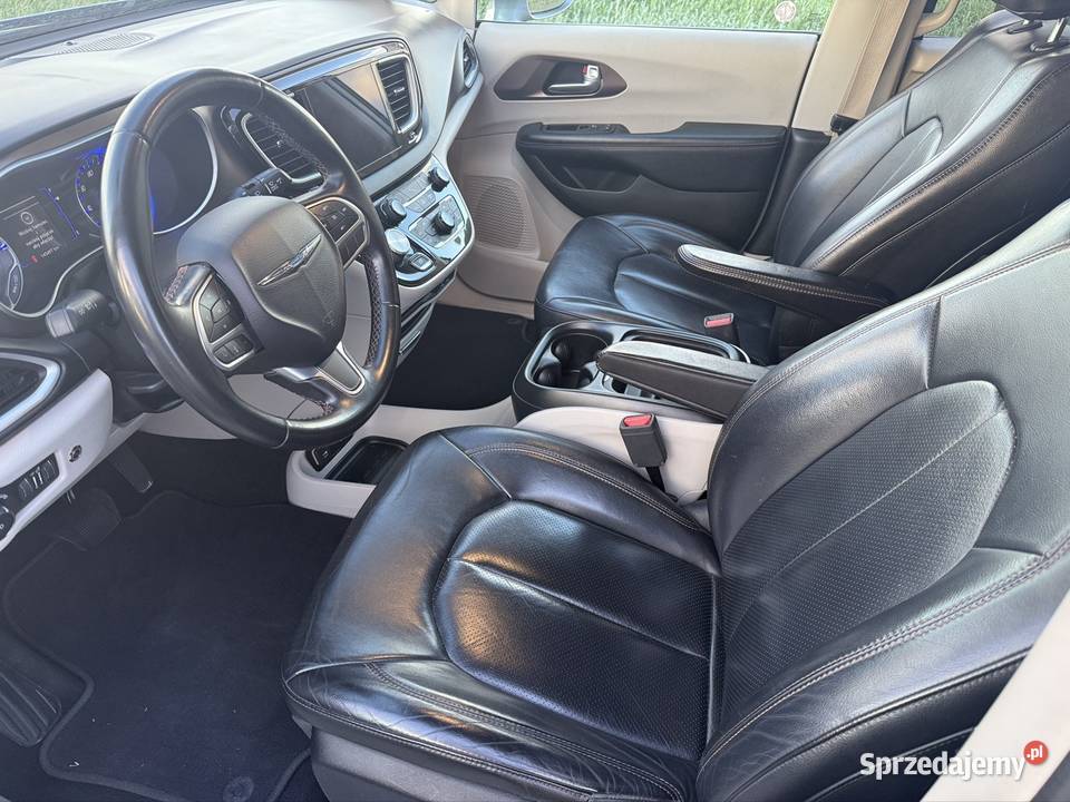 Chrysler Pacifica 2018 r 36 bogate wyposażenie Chełm