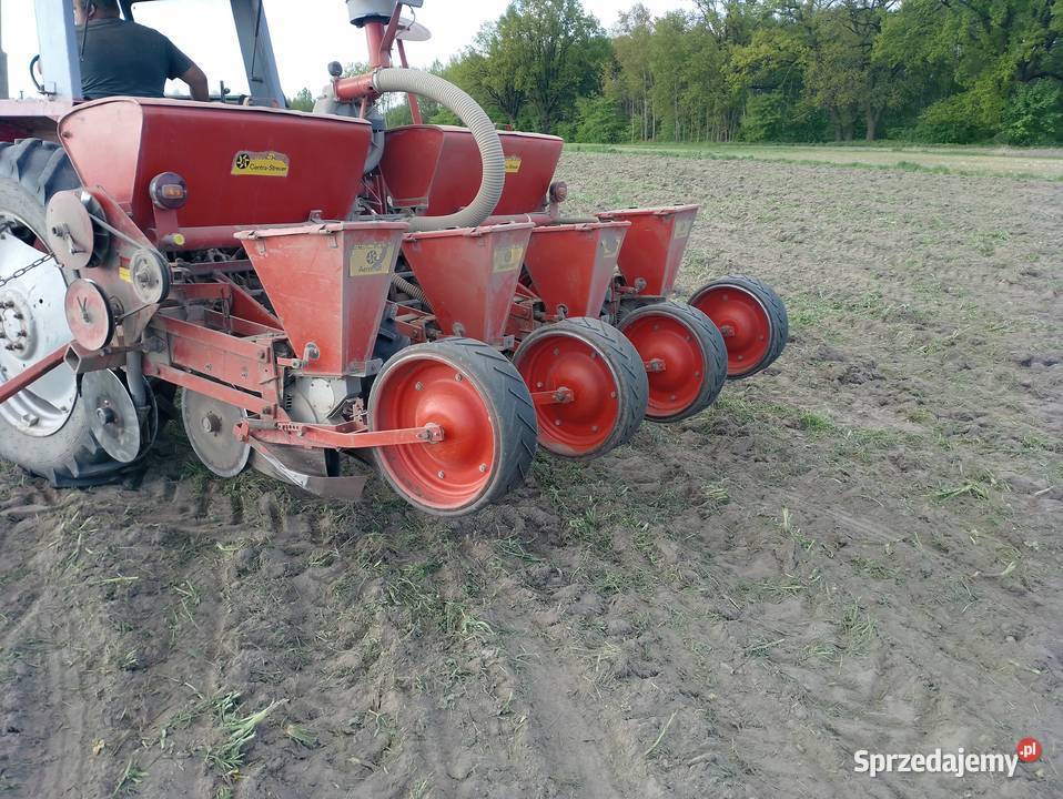 Siewnik do kukurydzy cztero rzędowy talerzowy Sieradz