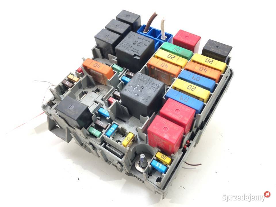 SKRZYNKA BEZPIECZNIKÓW OPEL COMBO D 52028777