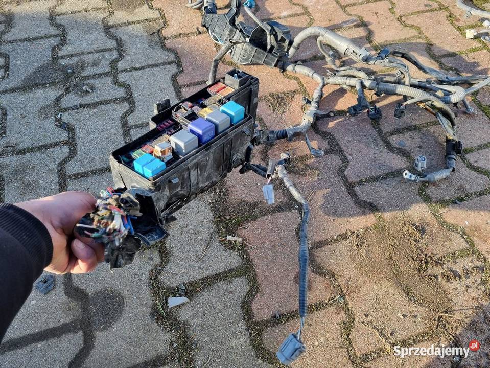 WIĄZKA INSTALACJA PUSZKA BEZPIECZNIKÓW TOYOTA