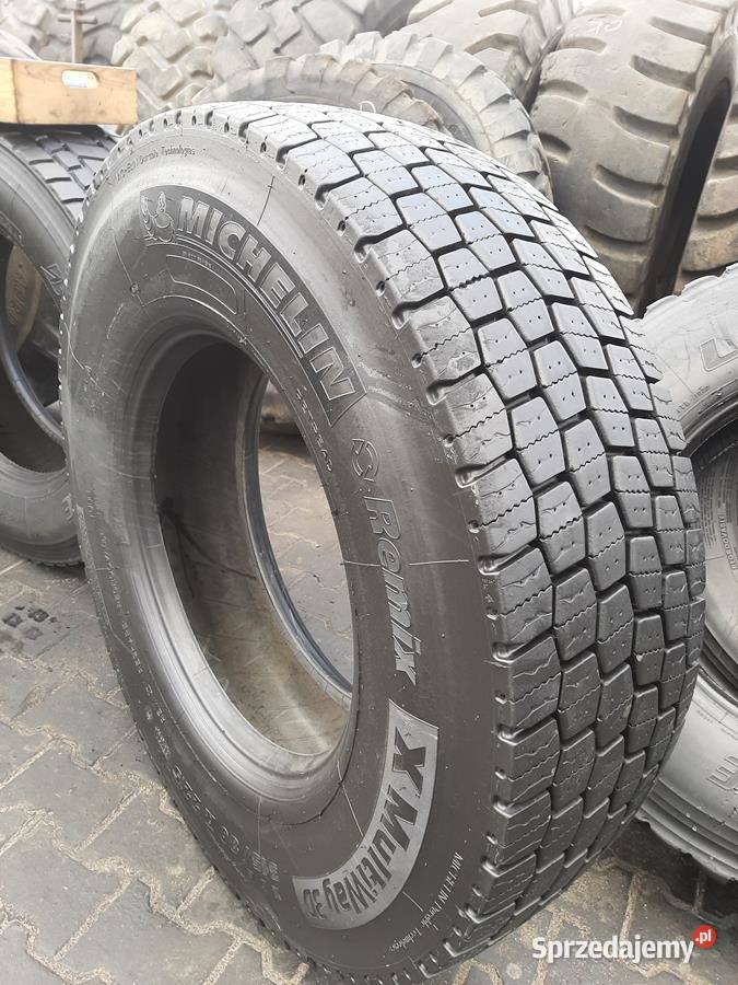 Opona używana ciężarowa 31580R225 MICHELIN 700 Zaścianki