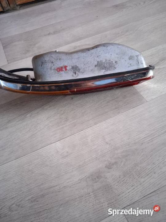 Zabytkowa lampa z peugeot 204 tył osobowe Ozorków