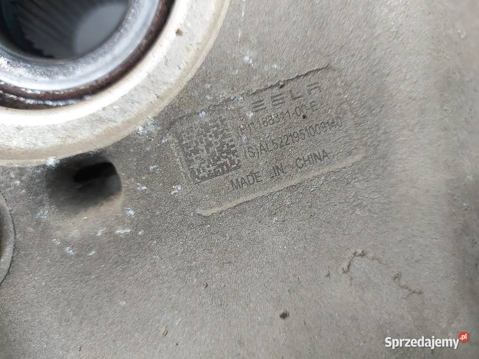 TESLA MODEL Y 2022r ZWROTNICA PIASTA LEWY PRZÓD osobowe