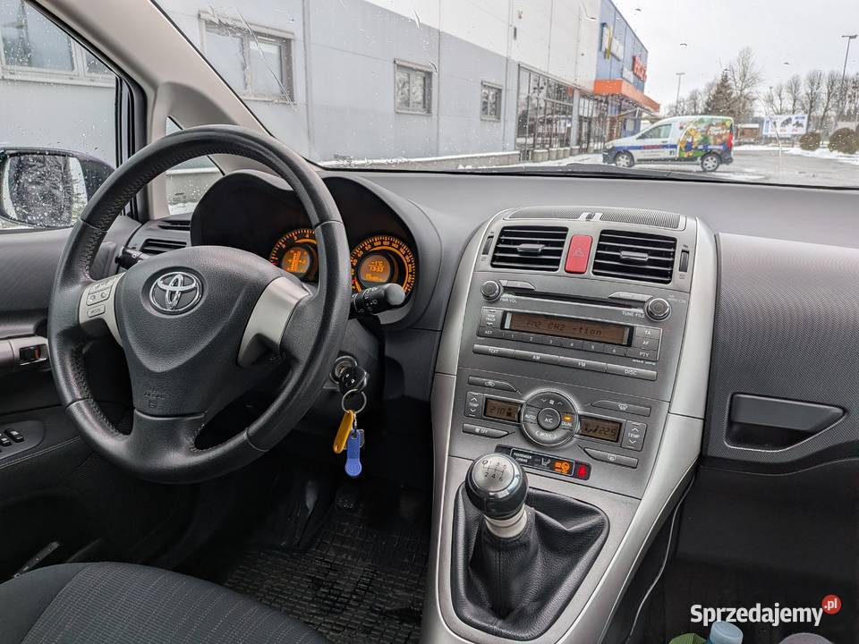 Sprzedam Toyota Auris 13 benzyna 101 z 2009 roku wielkopolskie Piła