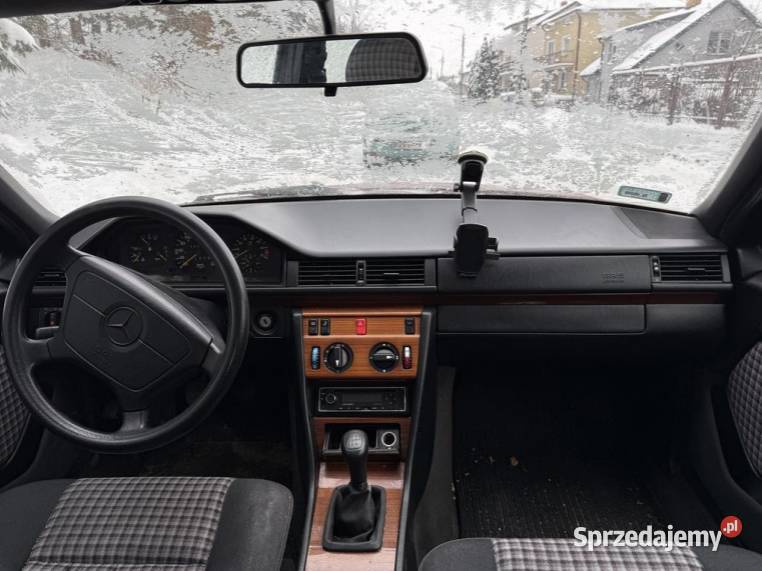 Syndyk sprzeda samochód MERCEDESBENZ W124 r 1994 Białystok