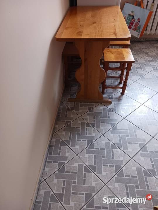 Sprzedam stół kuchenny drewniany 4 taborety Ruciane-Nida sprzedam