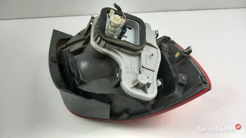 VW POLO V 6R LAMPA TYŁ PRAWA Zbierkowo