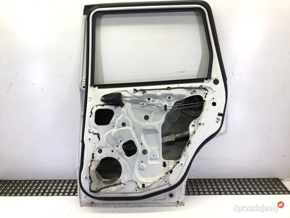 DRZWI PRAWY TYŁ MITSUBISHI OUTLANDER I SUV 0108