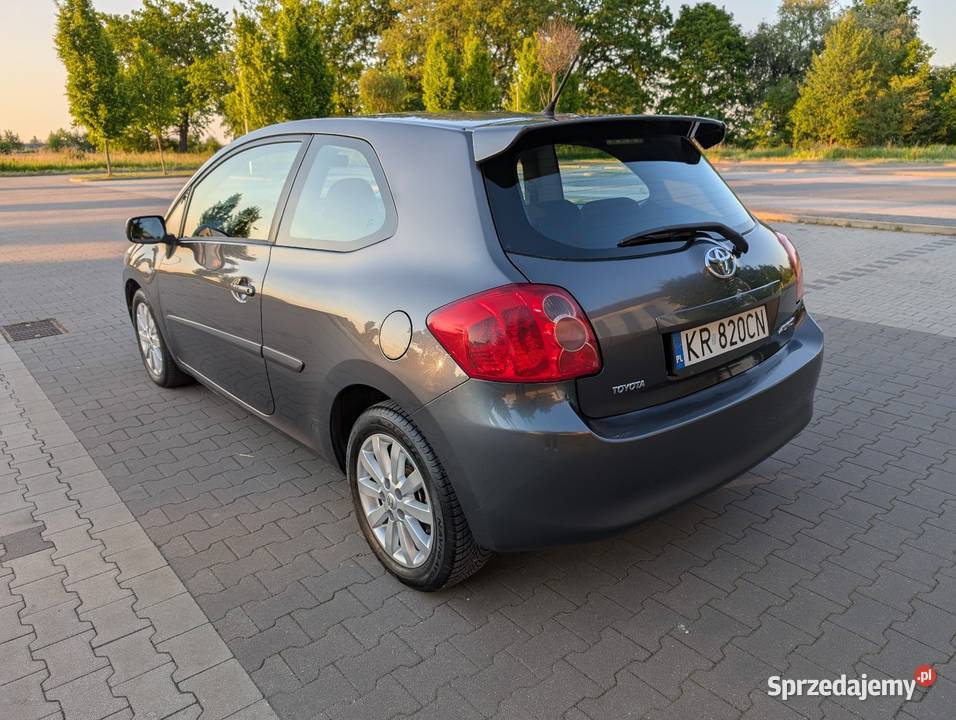Toyota Auris grafitowy