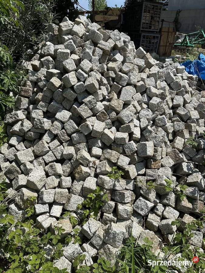 Kostka granitowa łupana idealna pod mury