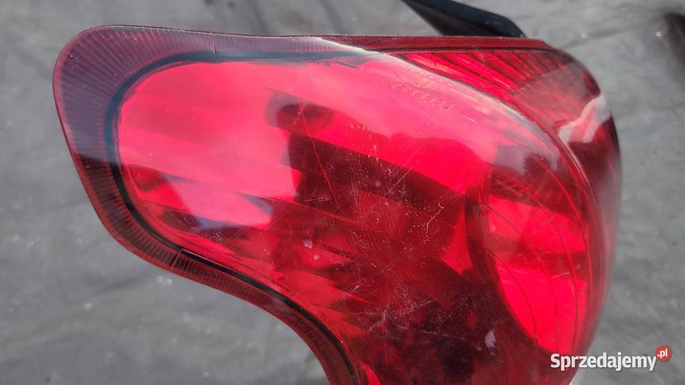 TOYOTA AVENSIS T25 LIFT FL KOMBI LAMPA LEWA TYŁ Ruda Śląska