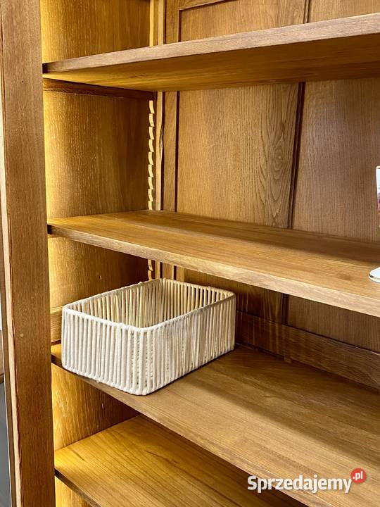Witryna odnowiona jasno szara biblioteka LUDWIK Kraków
