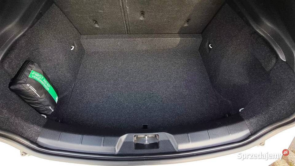Volvo V40 RDesign 20 Diesel 150 2017 Pierwsza V40