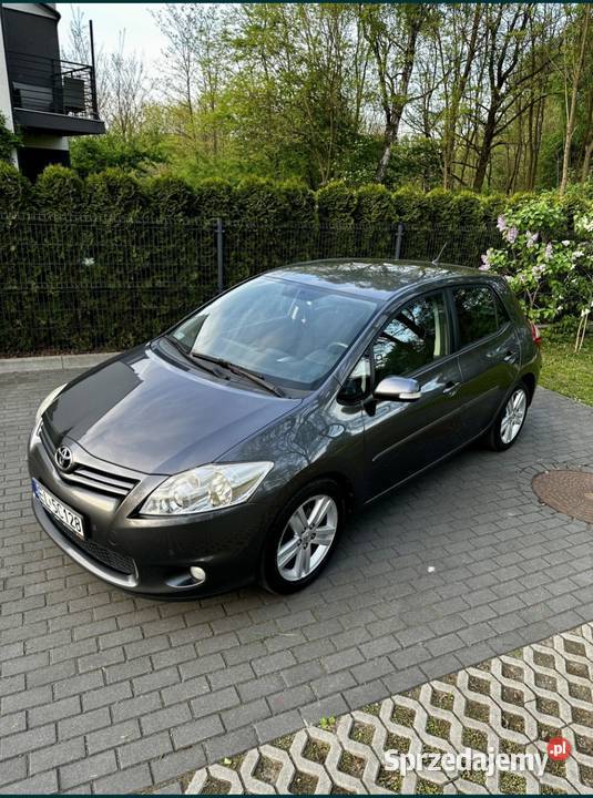 Toyota Auris 16 132 benzyna sprzedam