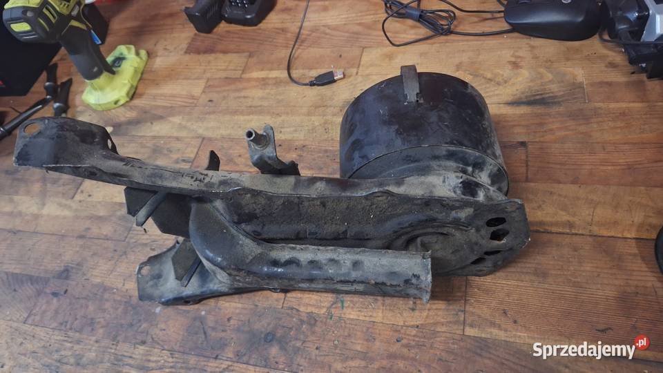 Fiat 126p Prądnica Oslony silnika inne czesci Pozostałe Woźniki