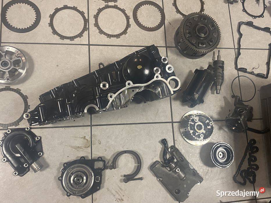 Bmw F750 F850 części silnikowe miska pompa wody wielkopolskie Poznań sprzedam
