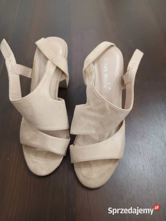 Beżowe buty na słupku Łódź sprzedam