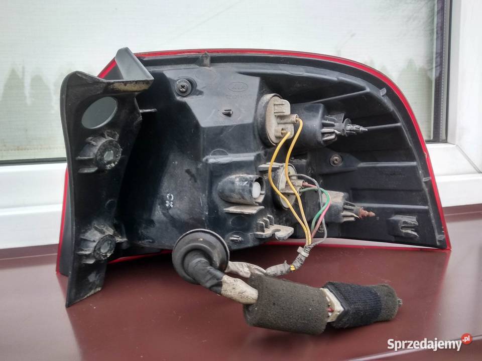 Kia Rio III 3 lampa tył tylna lewa narożna w łódzkie Sieradz