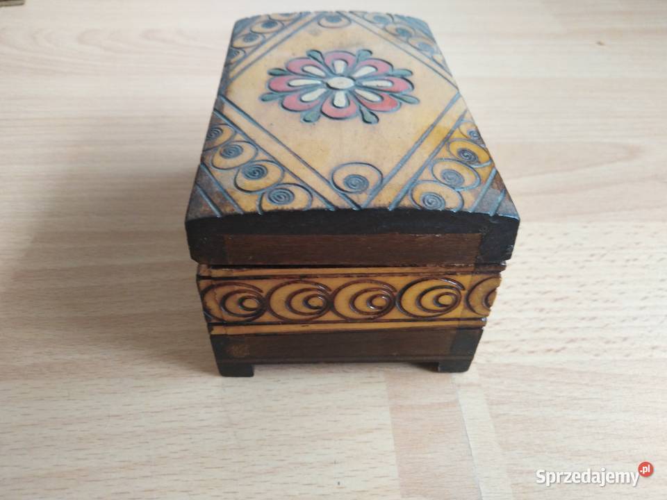 Pudełko szkatułka kuferek drewniane z okresu PRL pomorskie Lębork
