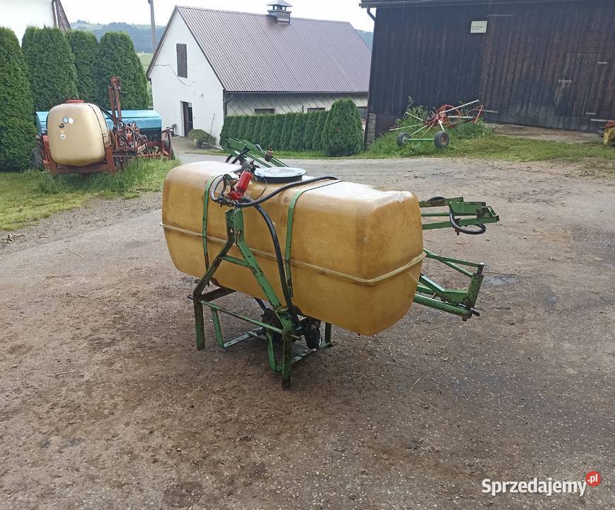 Opryskiwacz zawieszany Holder 400L