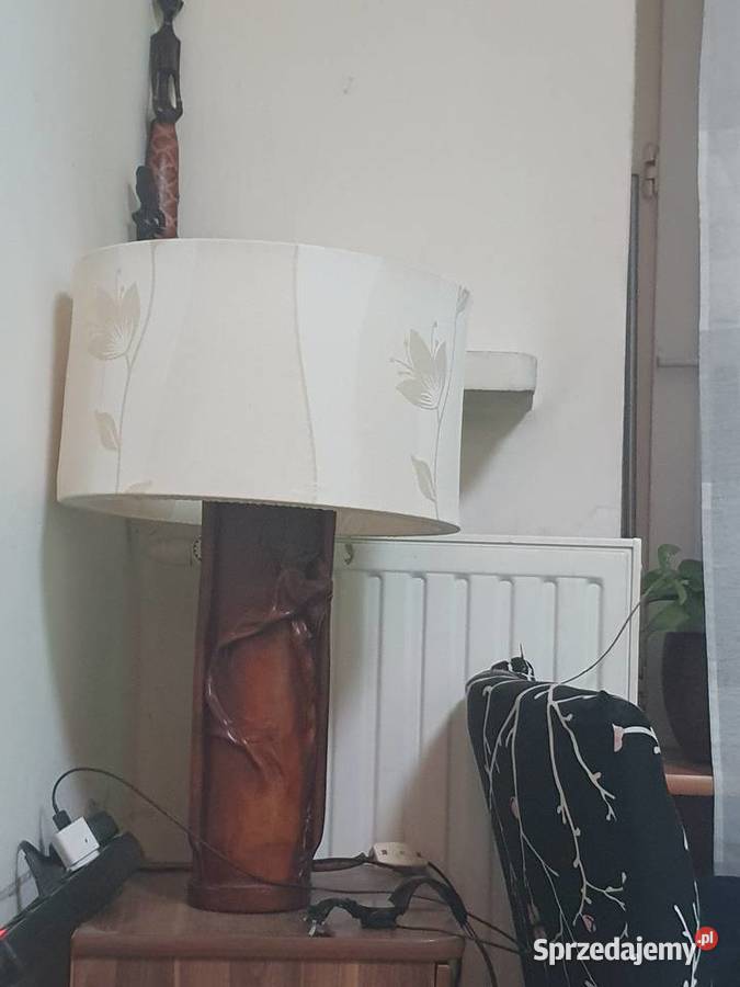 Drewniana lampka nocna że skórzanymi ozdobami Warszawa