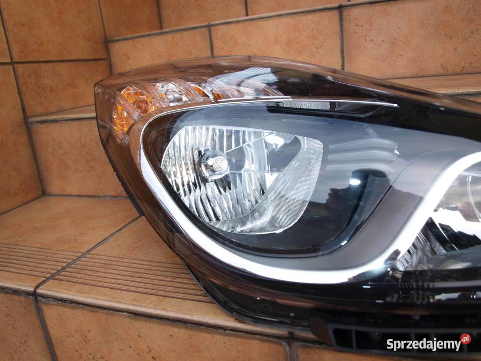 Hyundai ix20 lampa prawa przód 9 pinów 2010 lampy przednie Kalisz