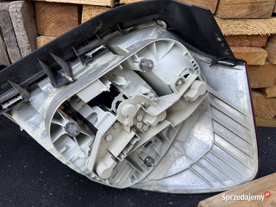 lampa tył lewa bmw e87 e81 Niedarczów Górny-Kolonia sprzedam