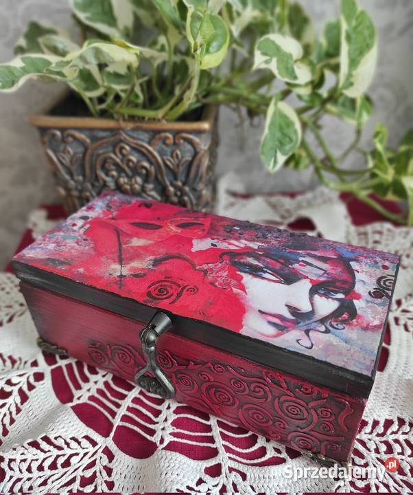 Szkatułka o tytuleKobieta jest zmienną Decoupage podkarpackie