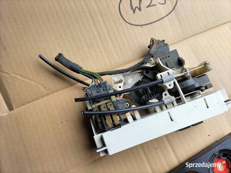 AUDI 80 B4 80B4 PANEL NAWIEWU KLIMATYZACJI Kamień-Kolonia sprzedam