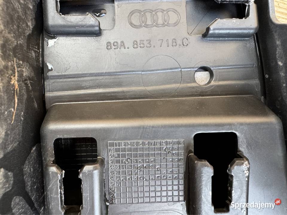 Listwa błotnika przód prawa rh Audi Q4 etron 89A Listwy i nakładki Sieraków