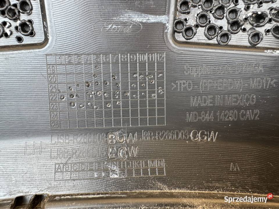 Listwa błotnika tył tylna prawa rh mustang Mache sprzedam