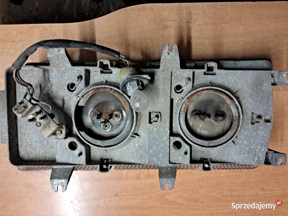 LAMPA PRZEDNIA LEWA MERCEDES W116 WERSJA USA Cieszyn