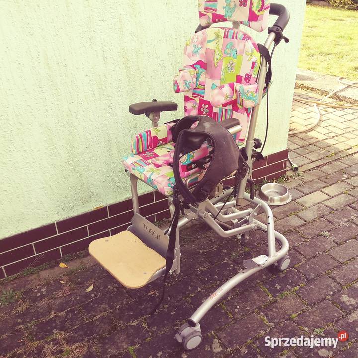 Wózek inwalidzki dla dziecka.