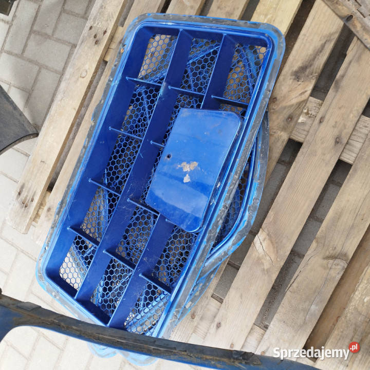 Maska do ciągnika Holland Zabostów Mały sprzedam