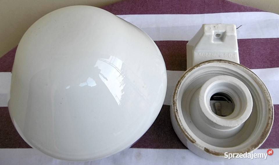 Lampa hermetyczna na ścianę z oprawką E 27 biały sprzedam